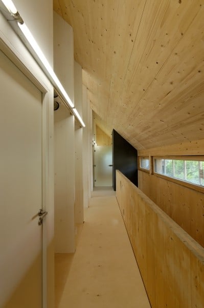 Diaporama Maison passive, le confort sans chauffage - La circulation intérieure le long de l'escalier l Mischa Witzmann