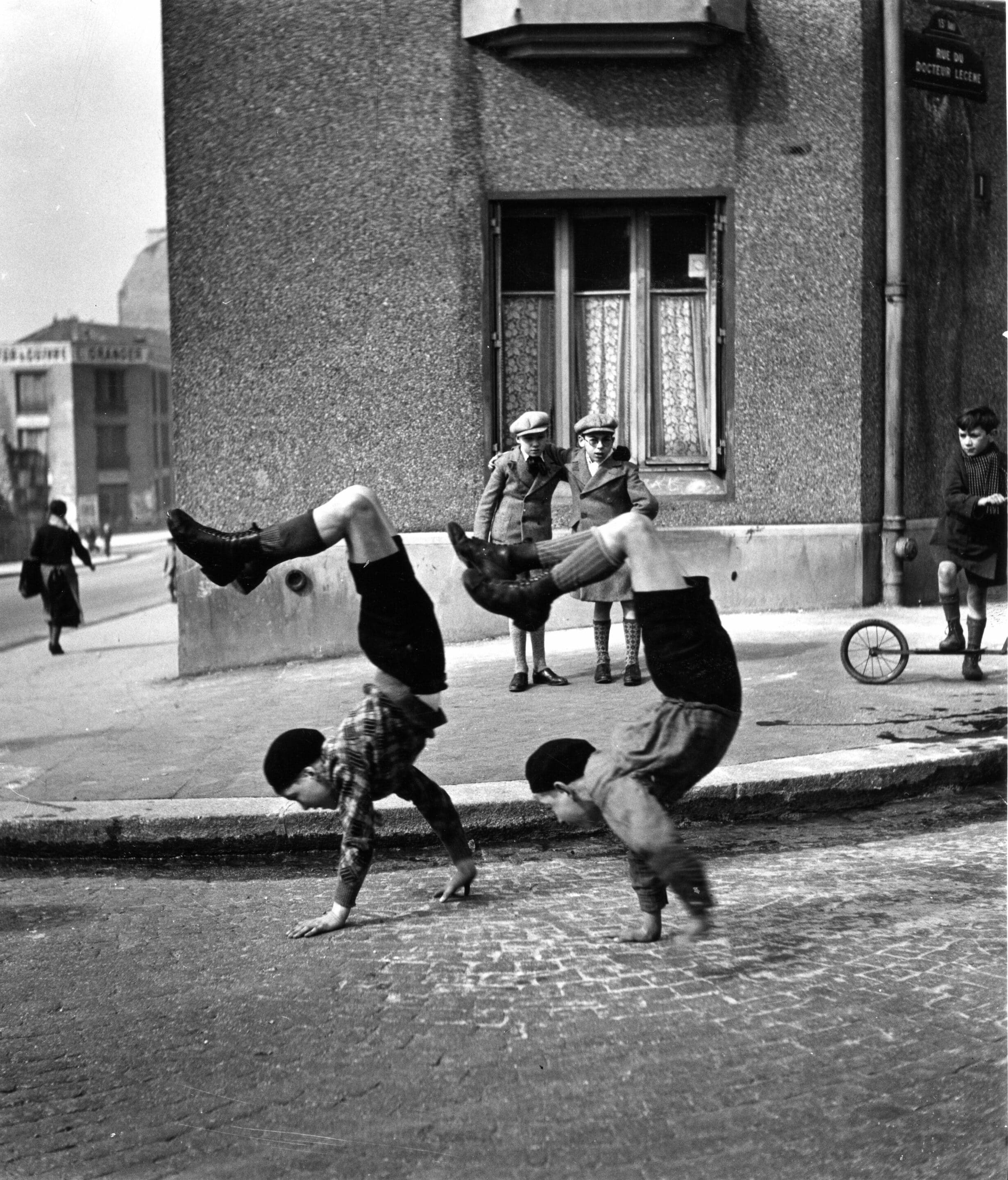 Photo Les frères, rue du Dr Lecène, Paris, 1934 