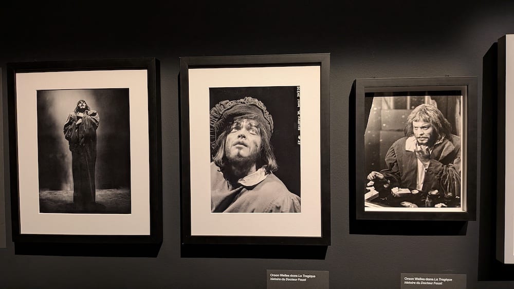 Orson Welles sur scène dans La Tragique histoire du Docteur Faust