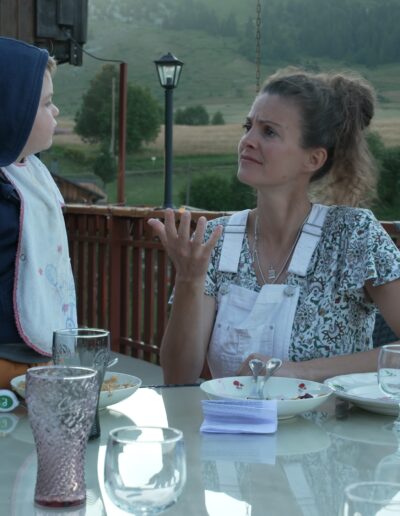 "Elle entend pas la moto", absence assourdissante